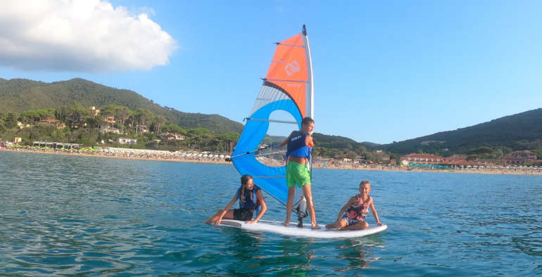 Corsi di Windsurf per bambini all’Isola d’Elba